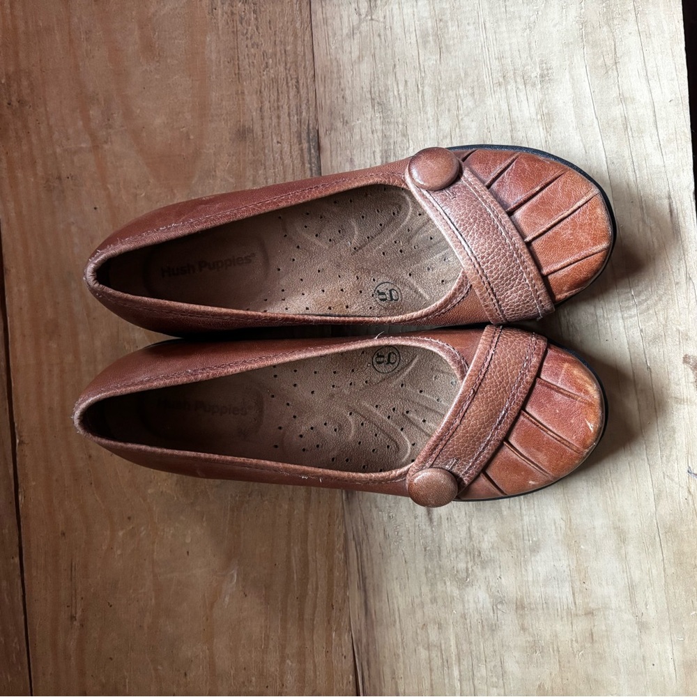Hush Puppies Women's Brown Flats